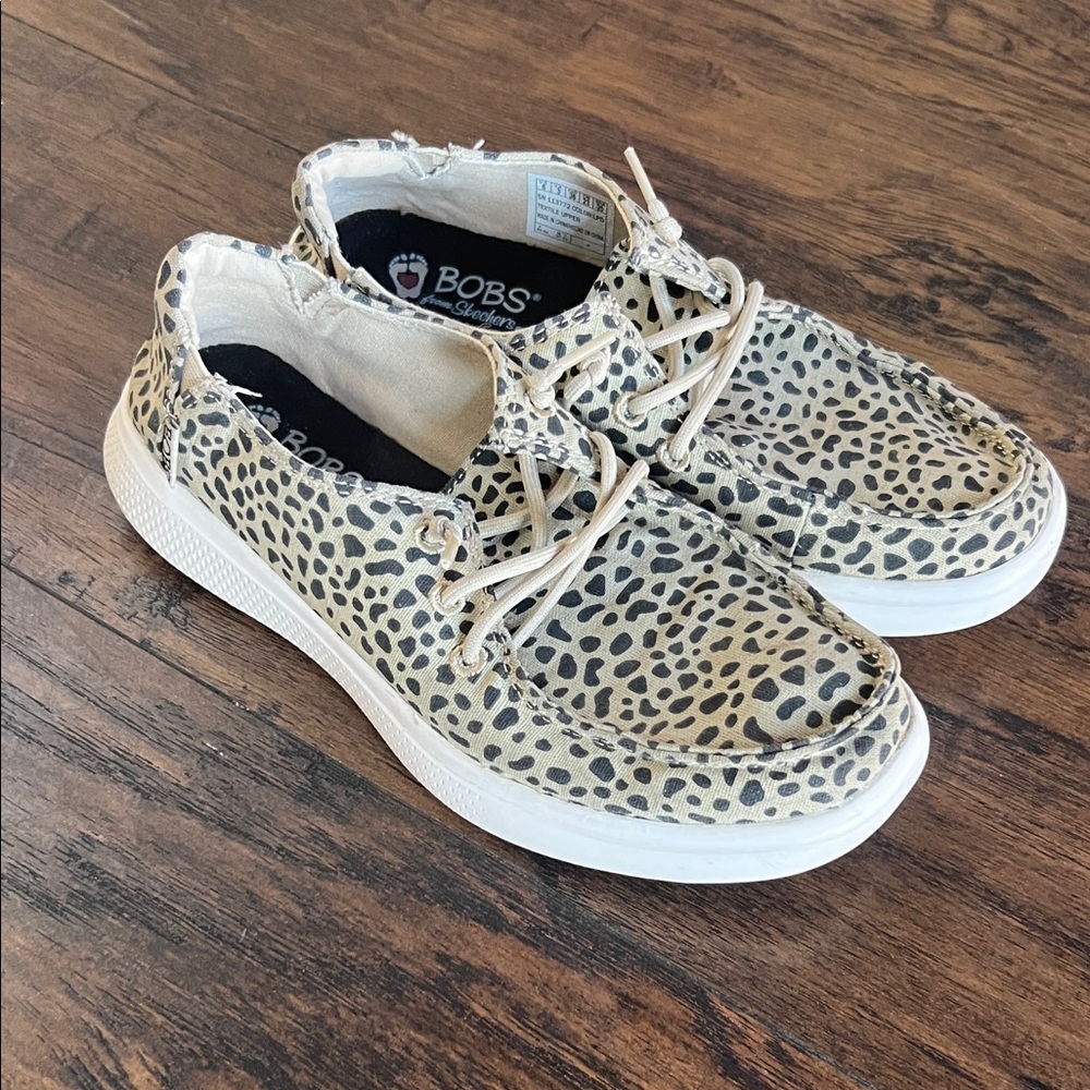 Skechers Bob’s Skipper Port Jefferson leopard print slip ons size 6